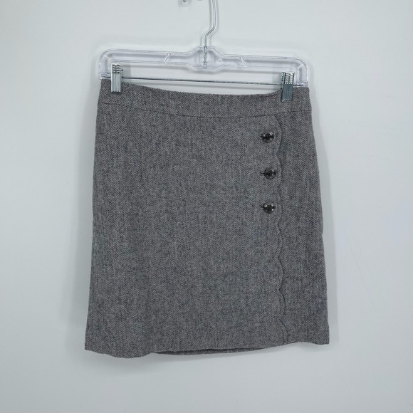Talbots Dresses & Skirts - Talbots Women's Gray Herringbone Wool Blend Scalloped Button Mini Skirt Size 2P